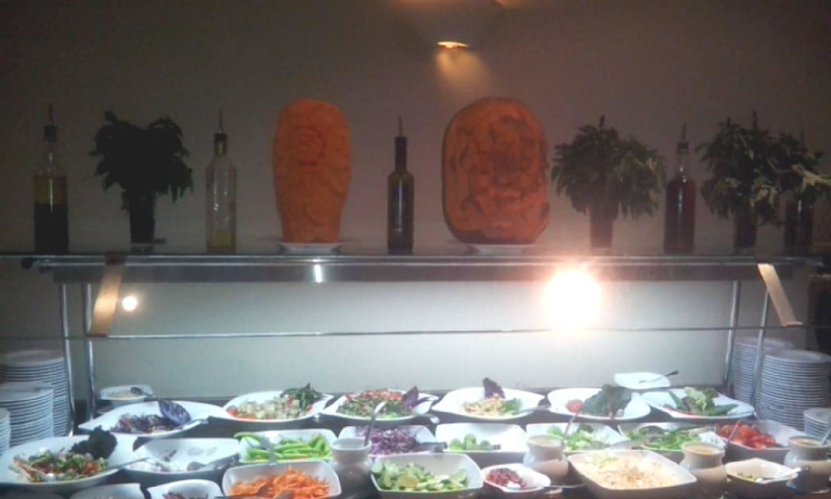 Restaurant Three Corners Equinox Beach Resort