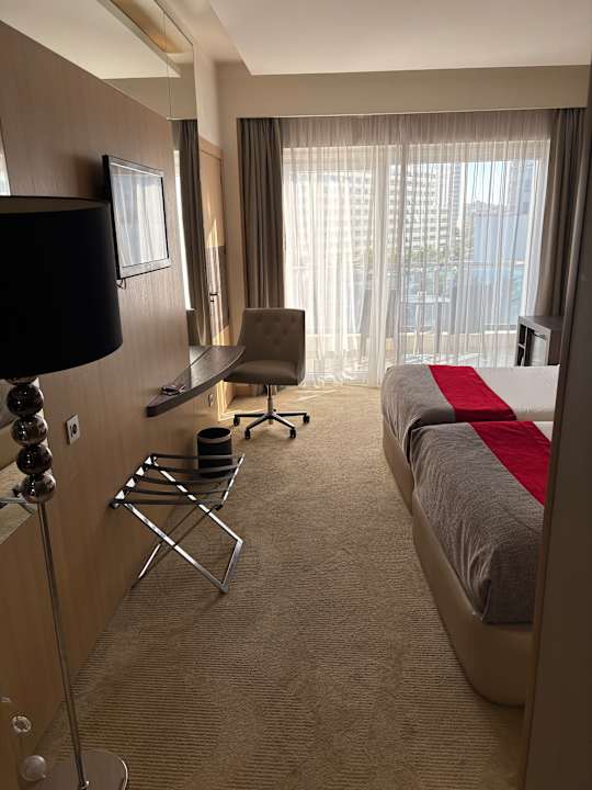 Zimmer Royal Tulip City Center