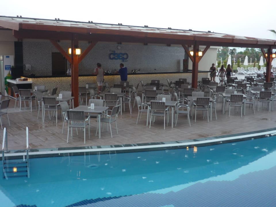Die zweite Poolbar Kirman Belazur Resort & Spa