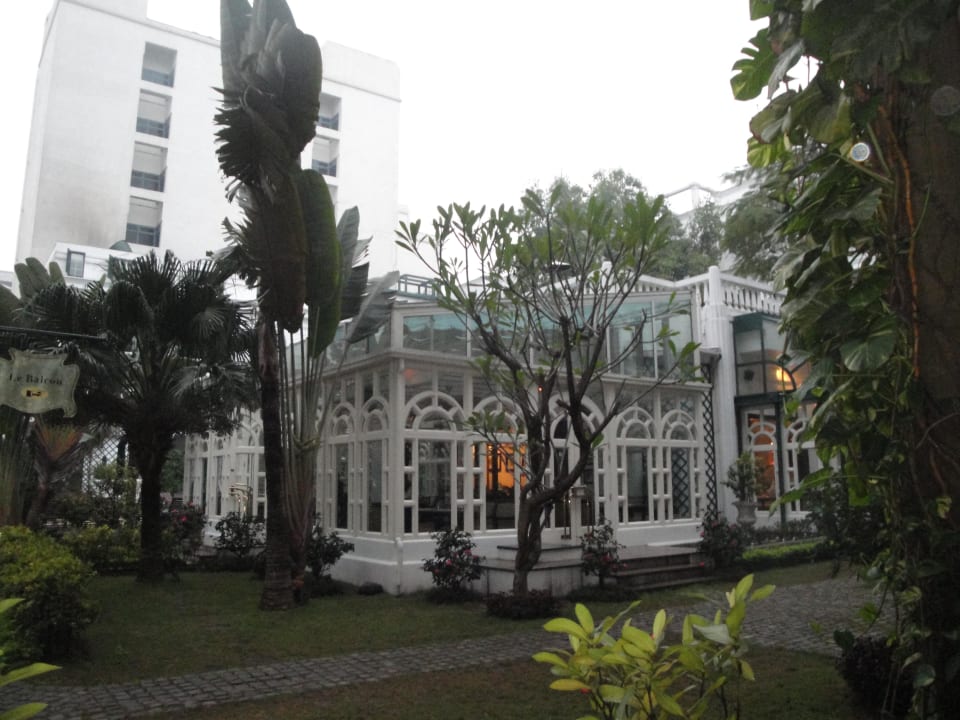 Wintergarten im Innenhof (Frühstück, Bar) Hotel Sofitel Legend Metropole