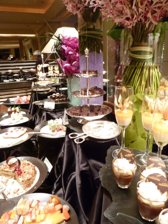 Büffet im River Café & Terrace Hotel The Peninsula Bangkok