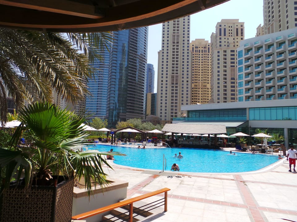 Pool Hilton Dubai Jumeirah