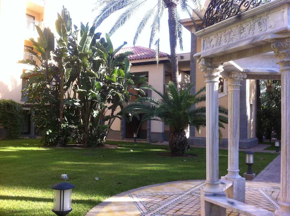 Garten mit diversen Pagoden Lopesan Costa Meloneras, Resort & Spa