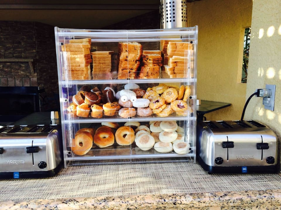 Frühstück! Gebäck und Brötchenauswahl Best Western Inn at Palm Springs Hotel