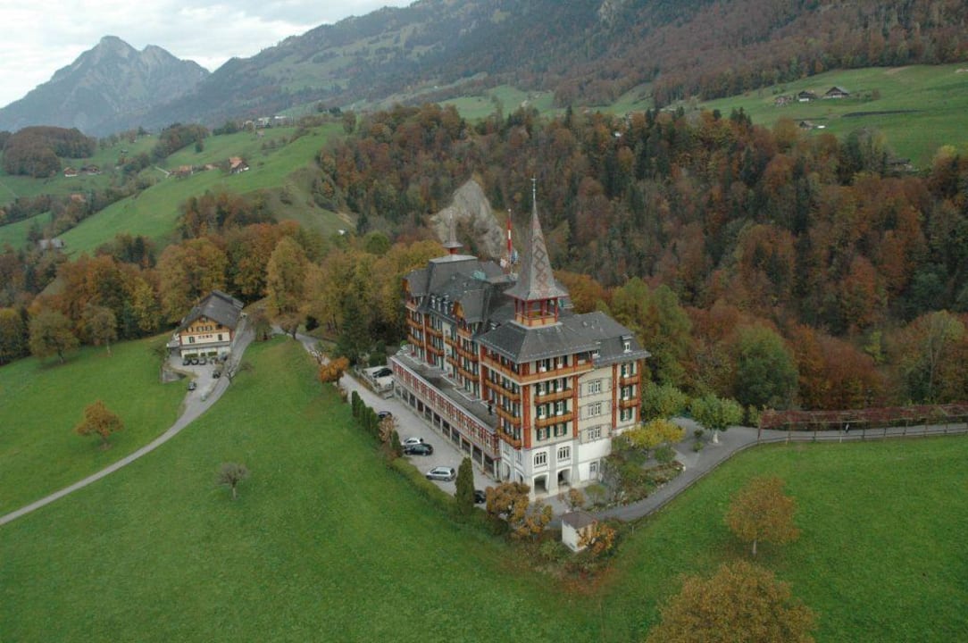 Vom Heli aufgenommen - Jugendstil-Hotel Paxmontana in Flüeli Jugendstil-Hotel Paxmontana