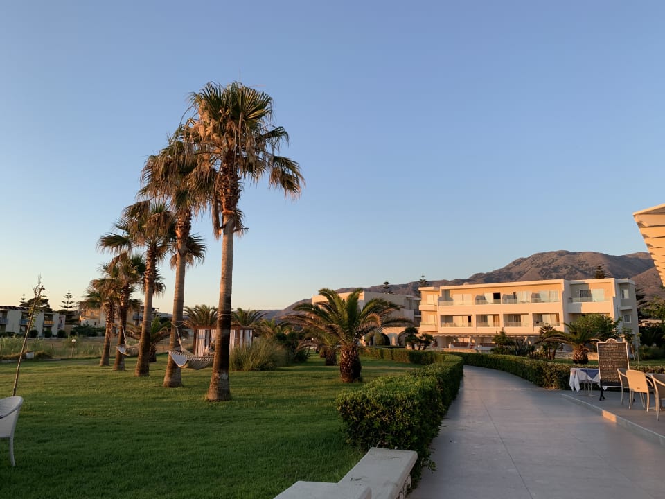 Gartenanlage Vantaris Palace