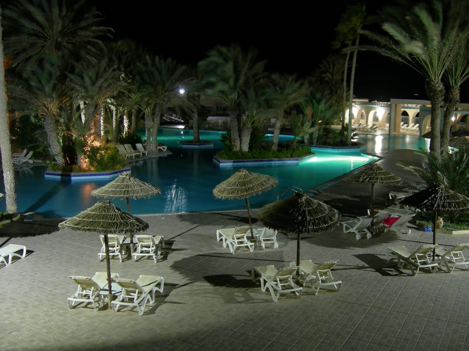 Abendstimmung am Pool 2 Zita Beach Resort