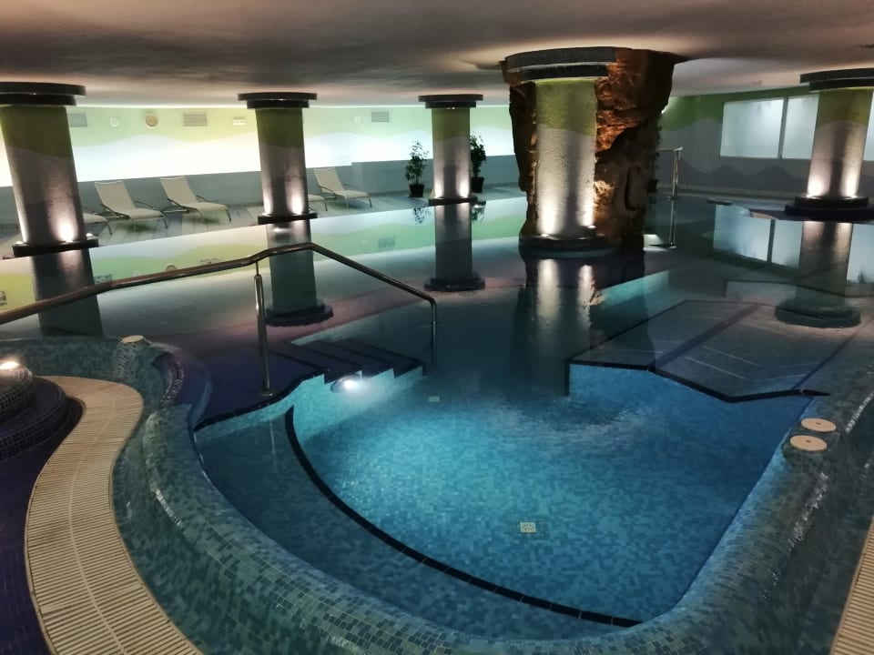 Pool Bull Escorial & Spa