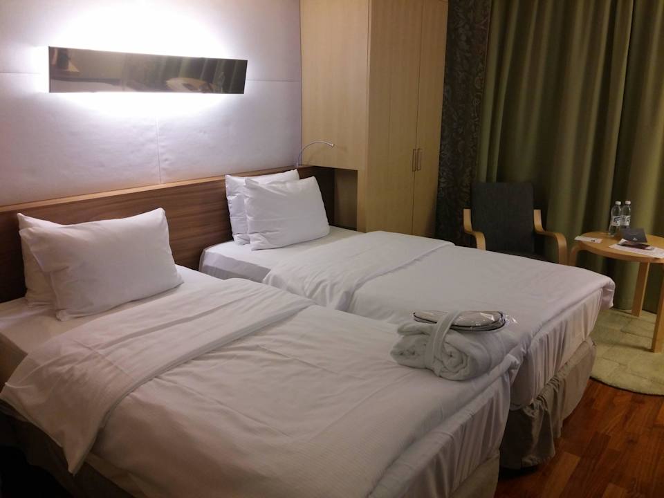 2 Einzelbetten Hilton Helsinki Airport