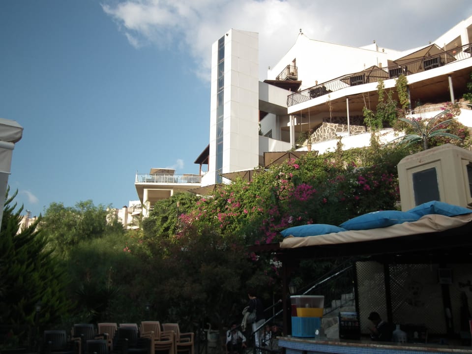 Widok z dolnego basenu Golden Age Hotel Crystal Bodrum