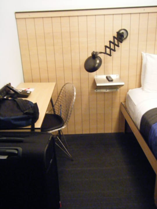 Nachttisch, Bett, Schreibtisch The Pod 51