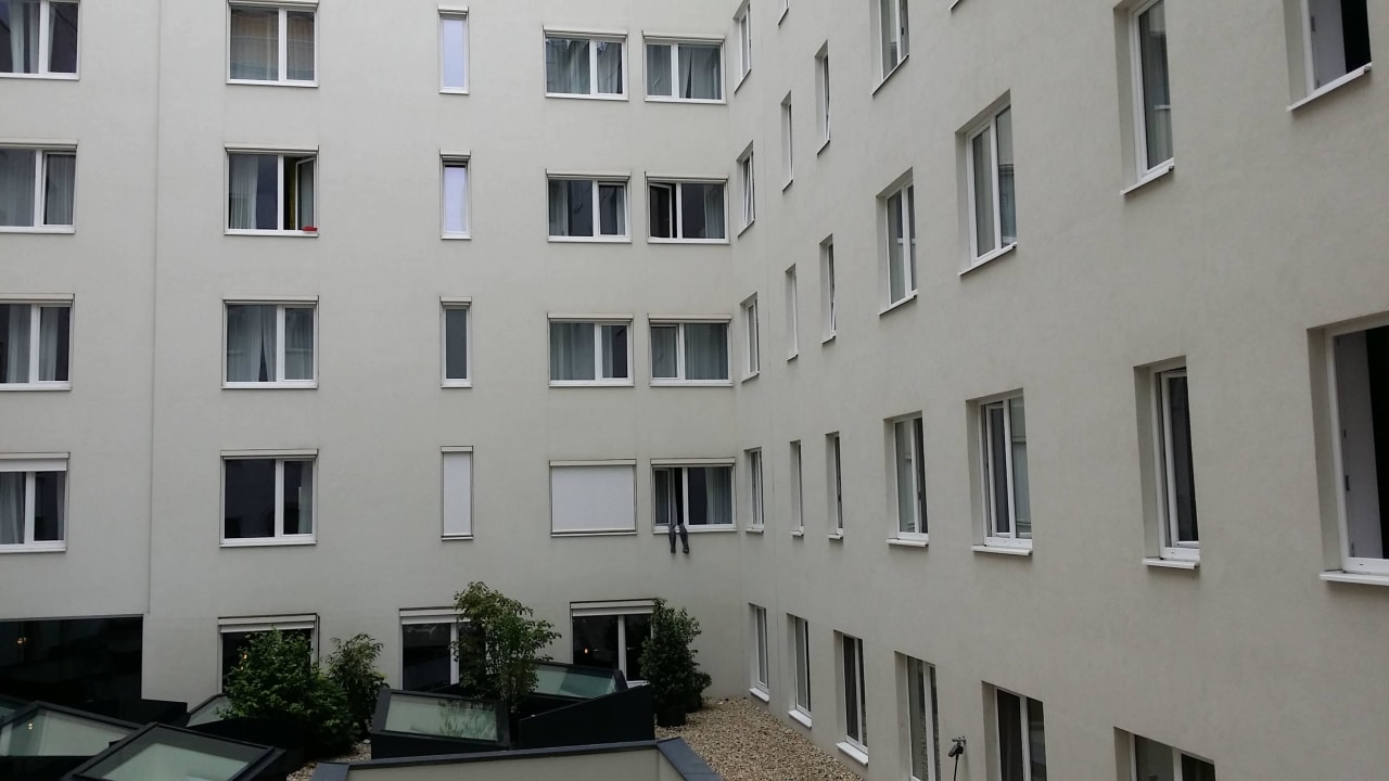 Neubaufeeling - ein Blick aus dem Zimmer zum Hof 25hours Hotel Wien beim MuseumsQuartier