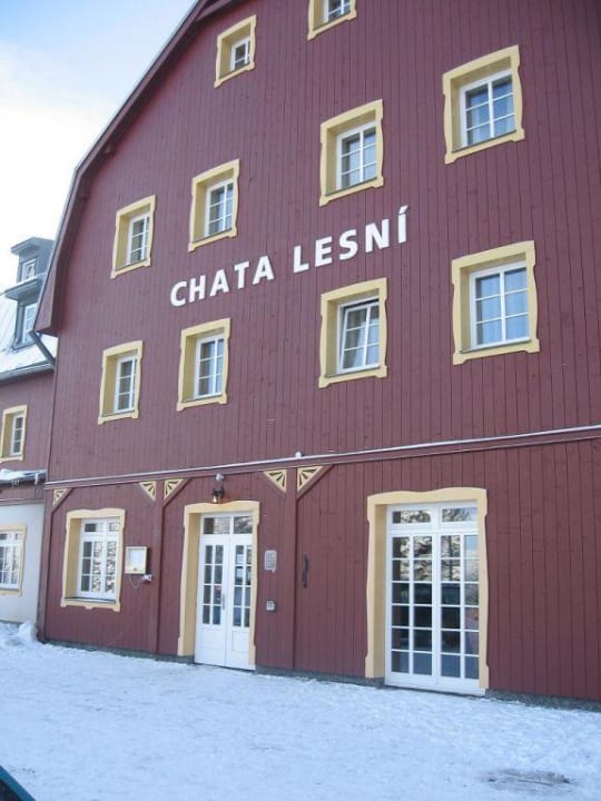 Der Hoteleingang Hotel Lesni Chata Korenov