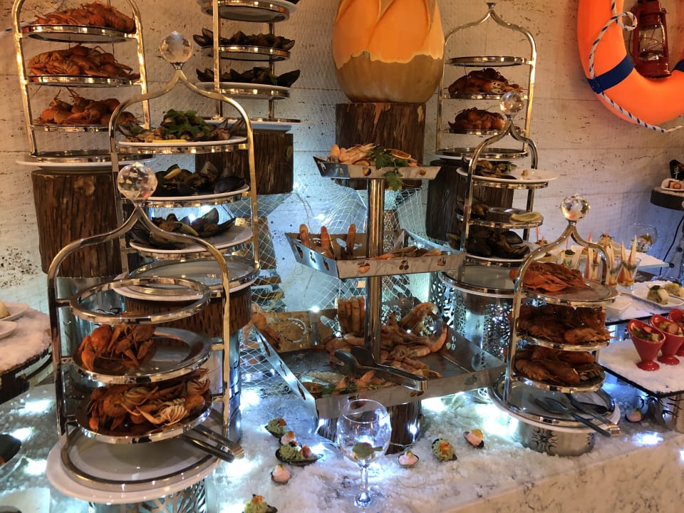 Meer Acanthus Cennet Barut Collection