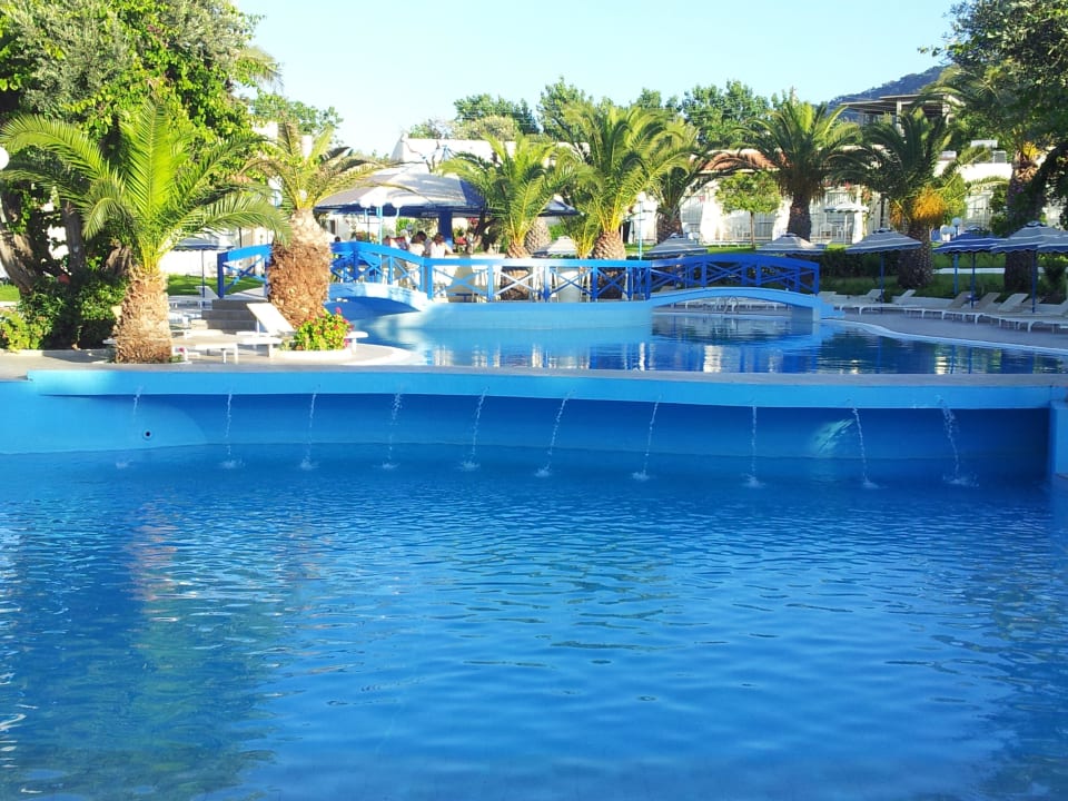 Schöne Poolanlage Hotel Filerimos Village