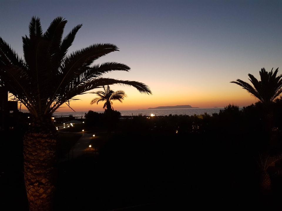 Anissa bei Nacht Anissa Beach & Village