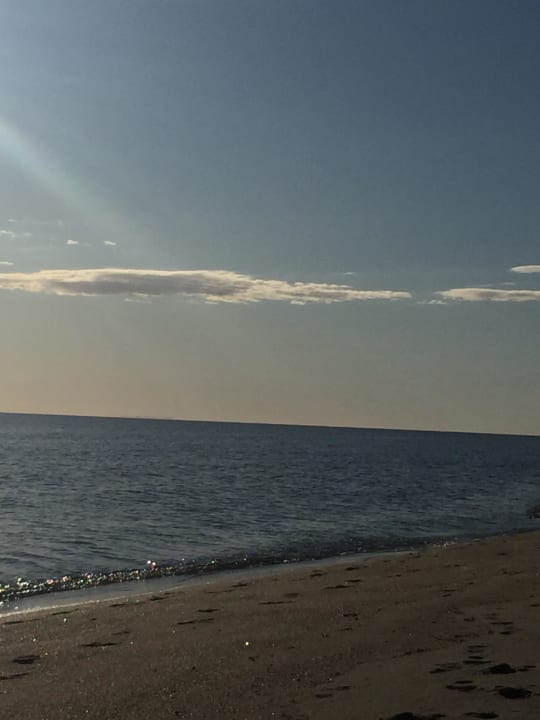 Strand am Morgen Evilion Sea & Sun Hotel