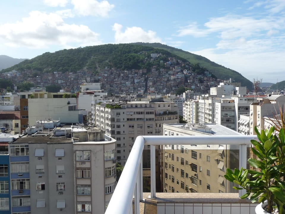 Ausblick von der Terrasse auf Favela Hotel Atlantis Copacabana