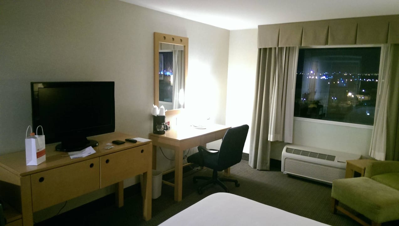 TV Hotel Holiday Inn Express Tecnologico Monterrey