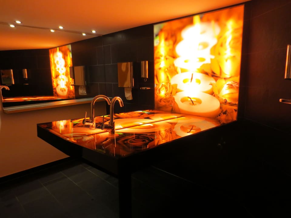 Gästetoilette im Untergeschoss Hotel Der Achtermann