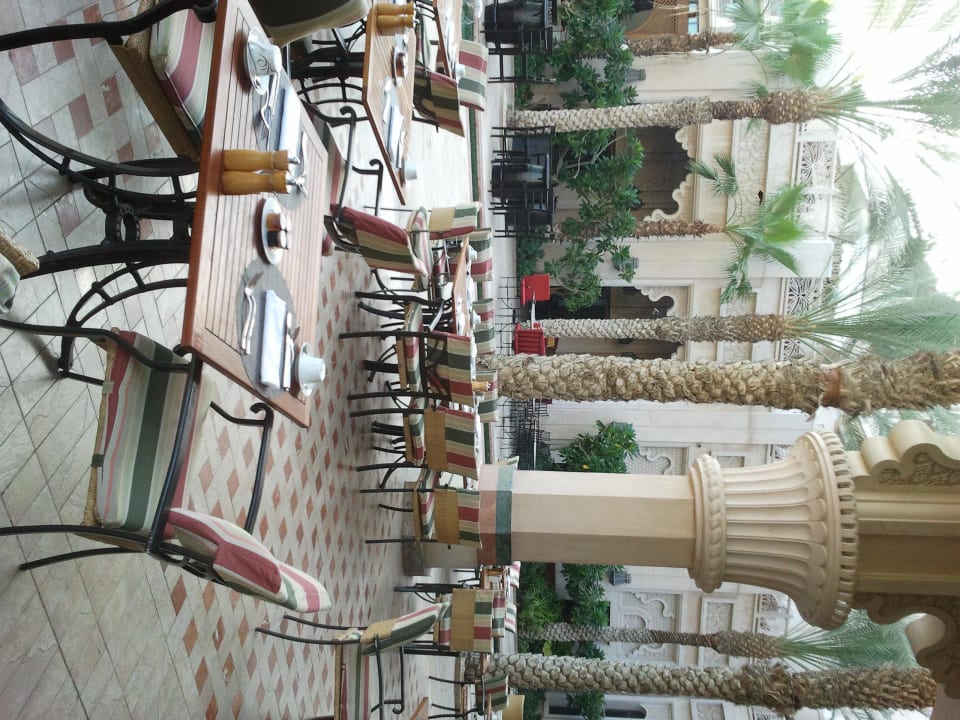 Frühstückseterrasse Jumeirah Al Qasr