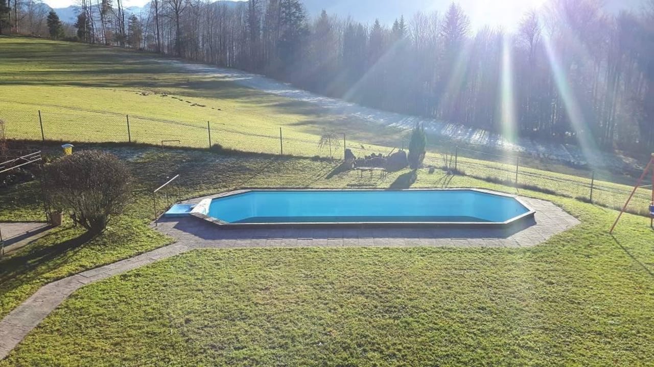 Pool im Garten Gästehaus Elvira