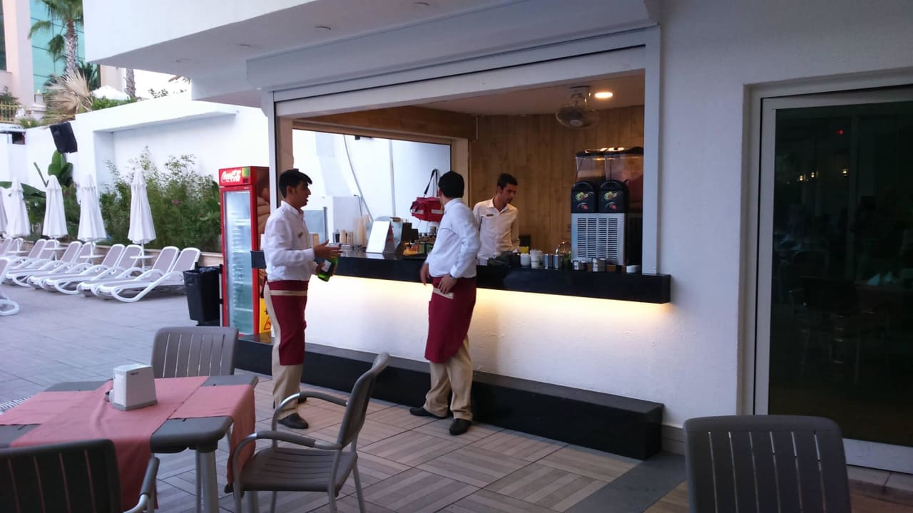 Poolbar Side Royal Palace Hotel & Spa