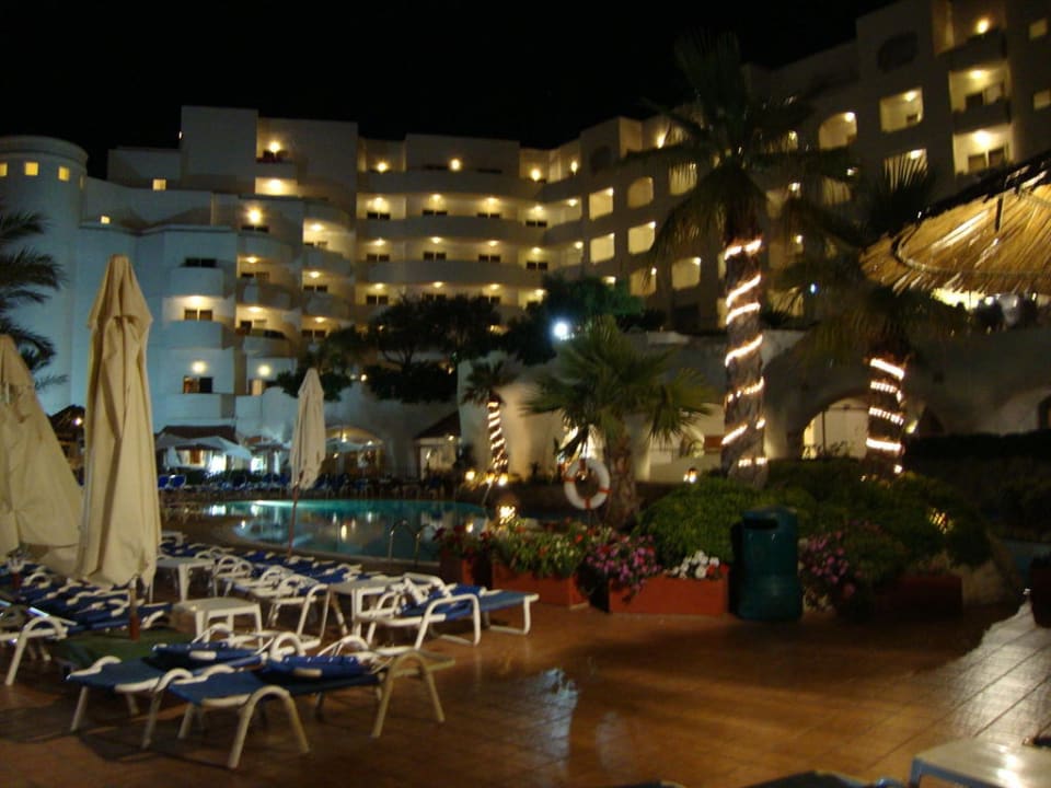 Hotel bei Nacht db San Antonio Hotel + Spa