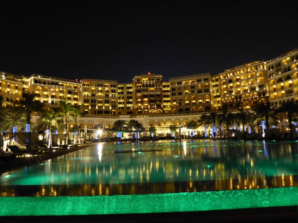 Blick vom Pool The Ritz-Carlton Abu Dhabi Grand Canal