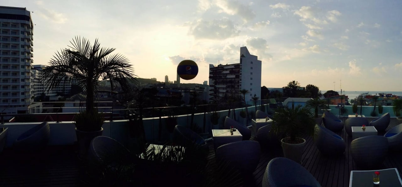 Rooftop Bar Hotel Baraquda Heeton Pattaya by Compass Hospitality
