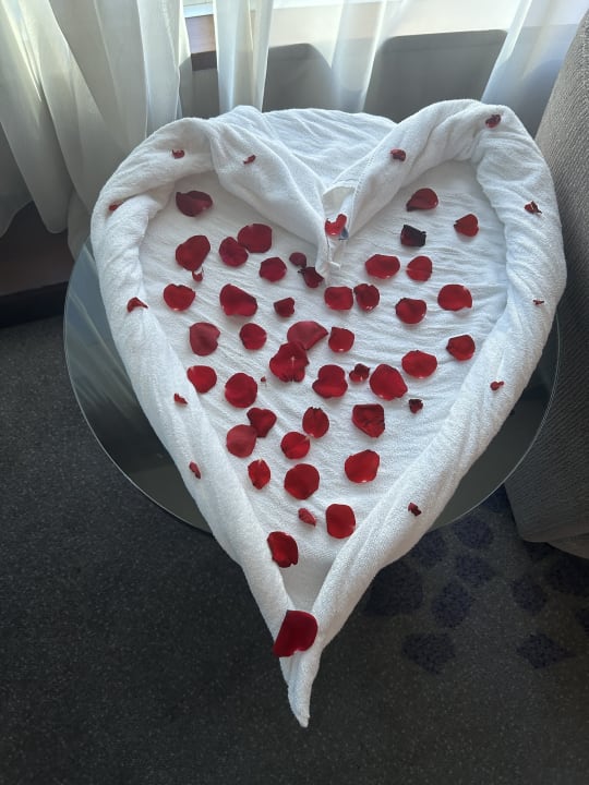 Zimmer Rose Rayhaan by Rotana