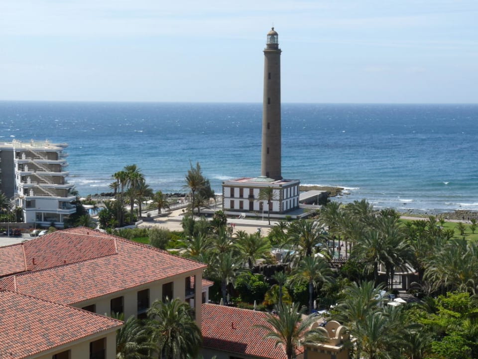 Blick vom Turm auf den Leuchtturm Lopesan Costa Meloneras, Resort & Spa