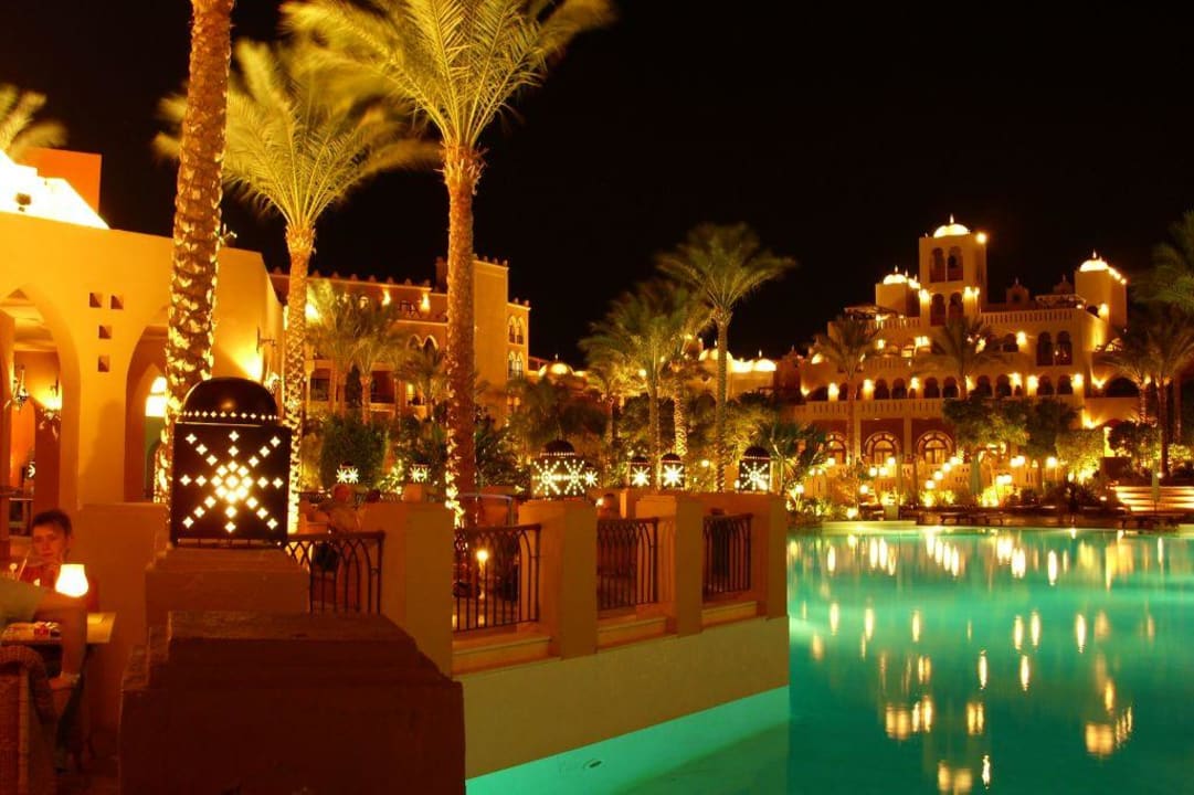 Poollandschaft bei Nacht Makadi Palace