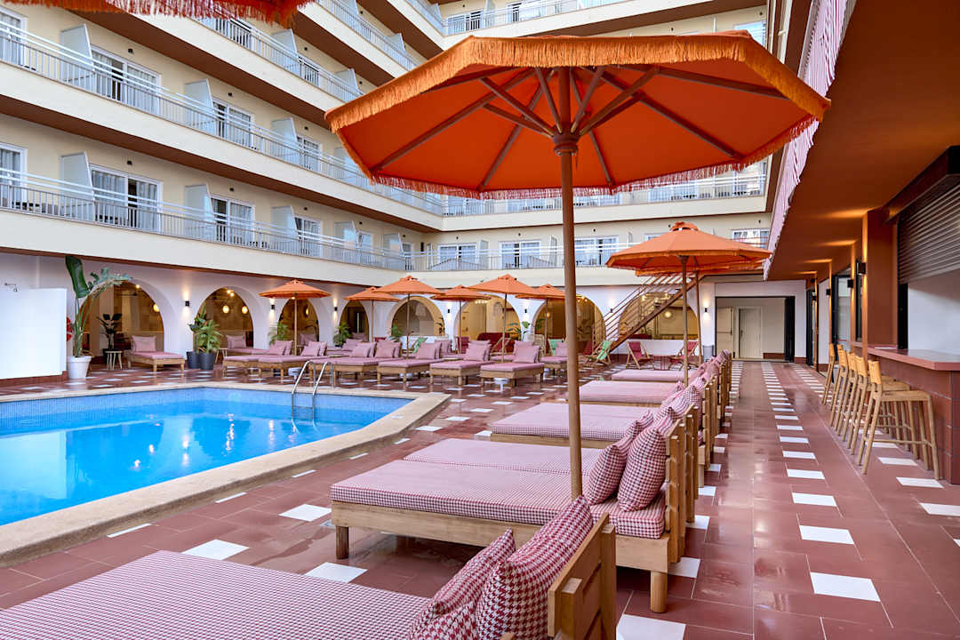 Pool tent Bahia de Palma