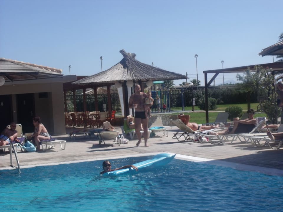 Basen Akti Beach Club