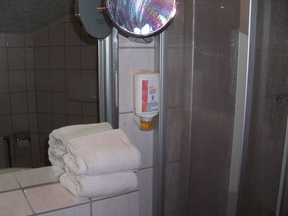 Zweites Badezimmer über unserem Zimmer Hotelpark Der Westerwald Treff