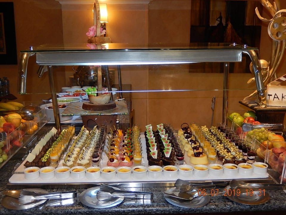 Gastro Premier Le Reve Hotel & Spa