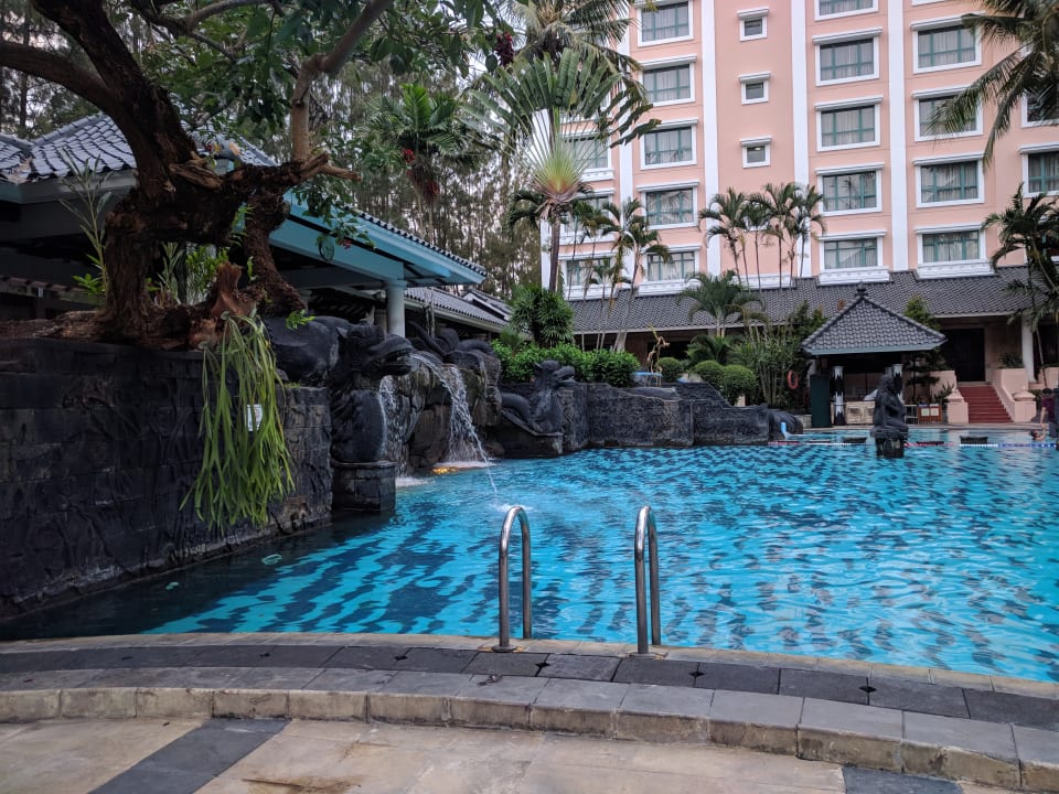 Pool Melia Purosani Yogyakarta