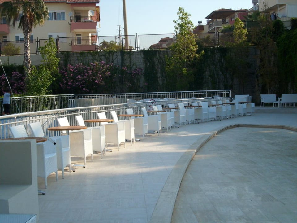 Couple Bar Side Mare Resort & Spa