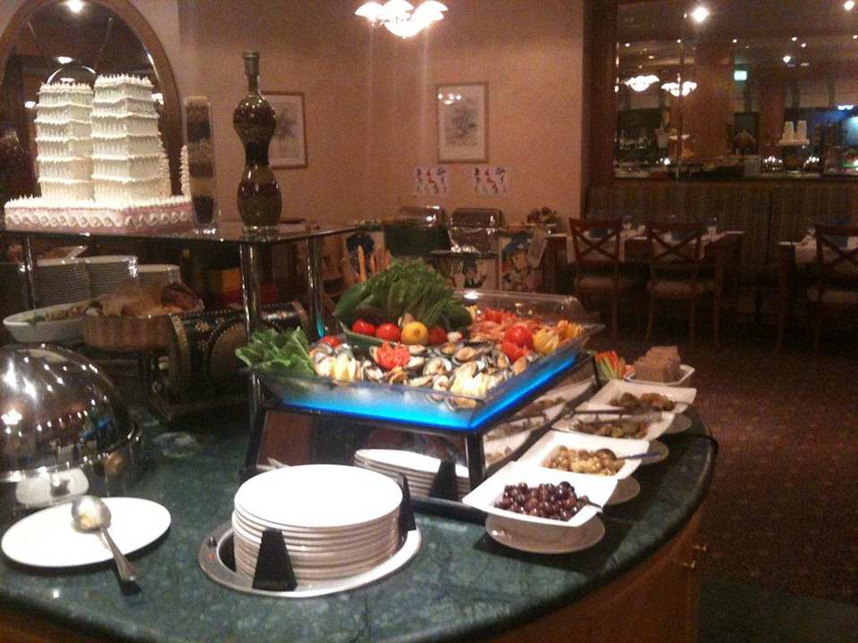 Teil des Büffets Hilton Garden Inn Ras Al Khaimah