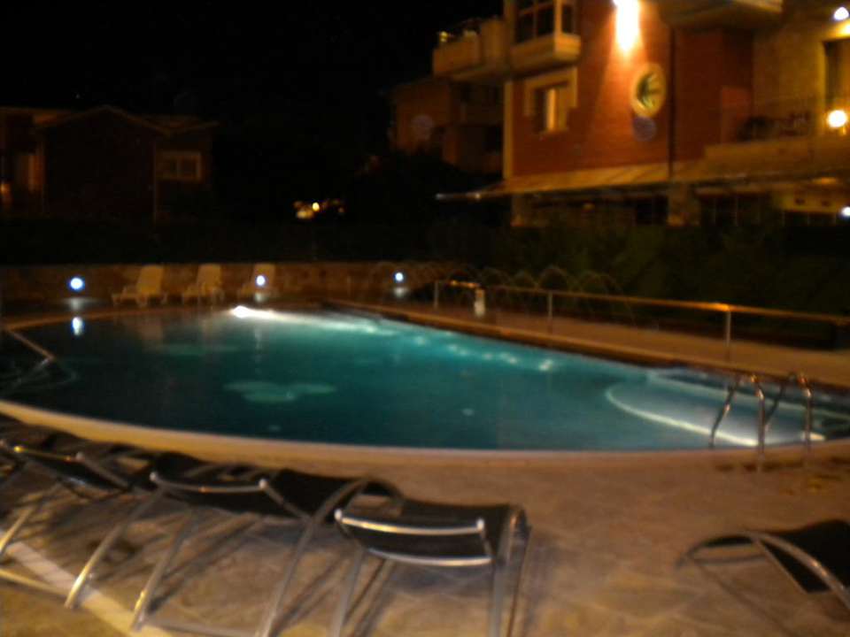 Piscina exterior con jacuzzi Hotel & Apartments Maritimo Ris