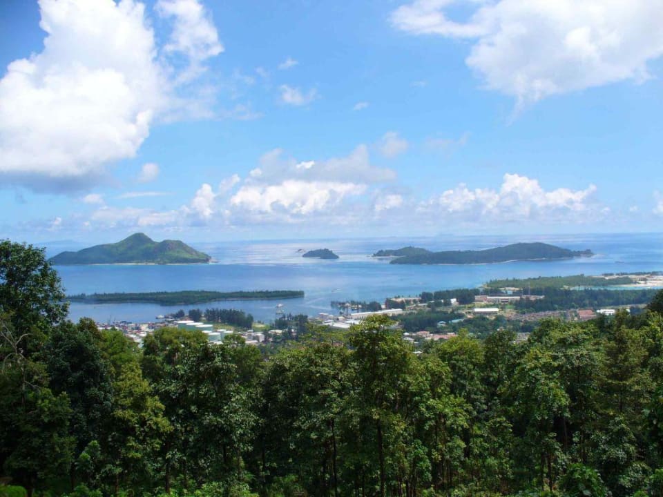 Blick auf Hafen Berjaya Beau Vallon Bay Resort & Casino