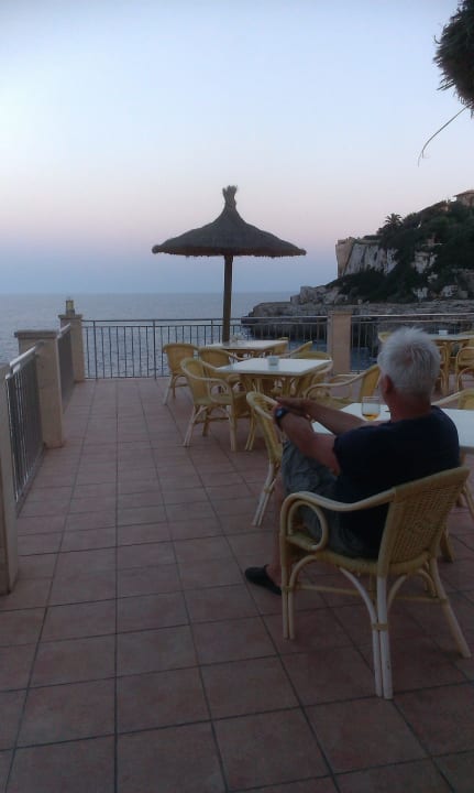 Frühstücksterrasse oberhalb des Meeres Villa Sirena