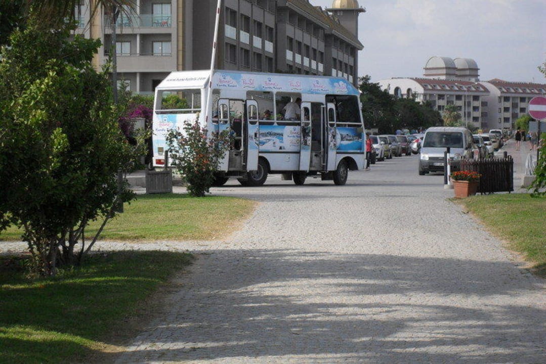 Bus zum Strand. Hane Family Resort
