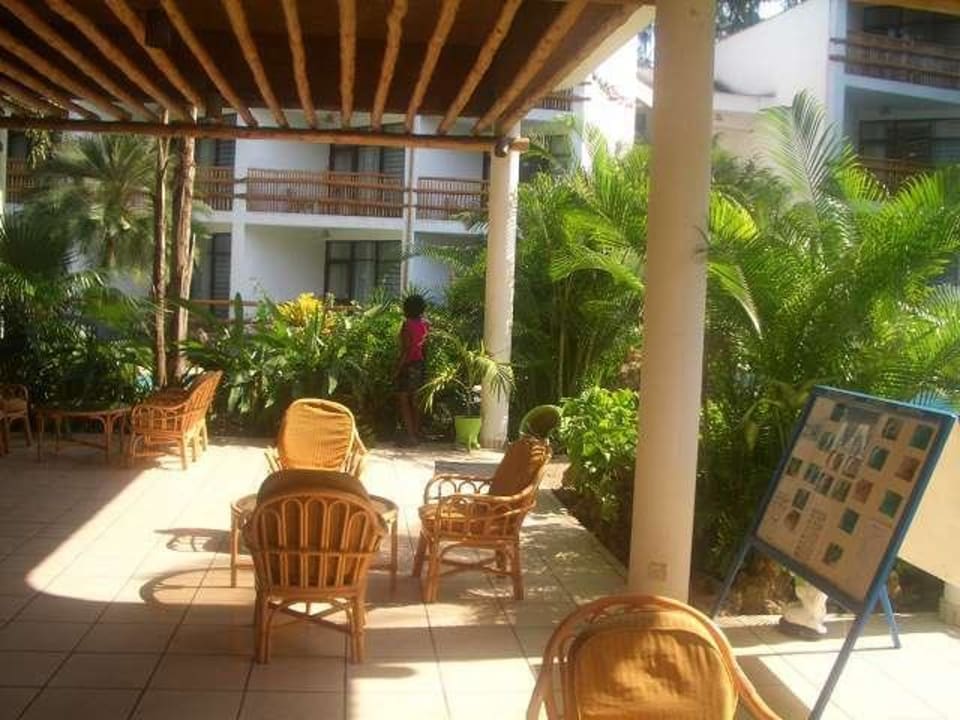 Hier trifft man die nette Rita (Reiseleiterin) Travellers Beach Hotel & Club