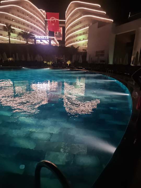 Pool Hotel Miracle Resort
