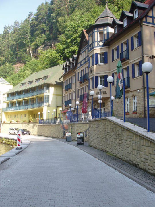 Am Parkplatz Hotel Praha