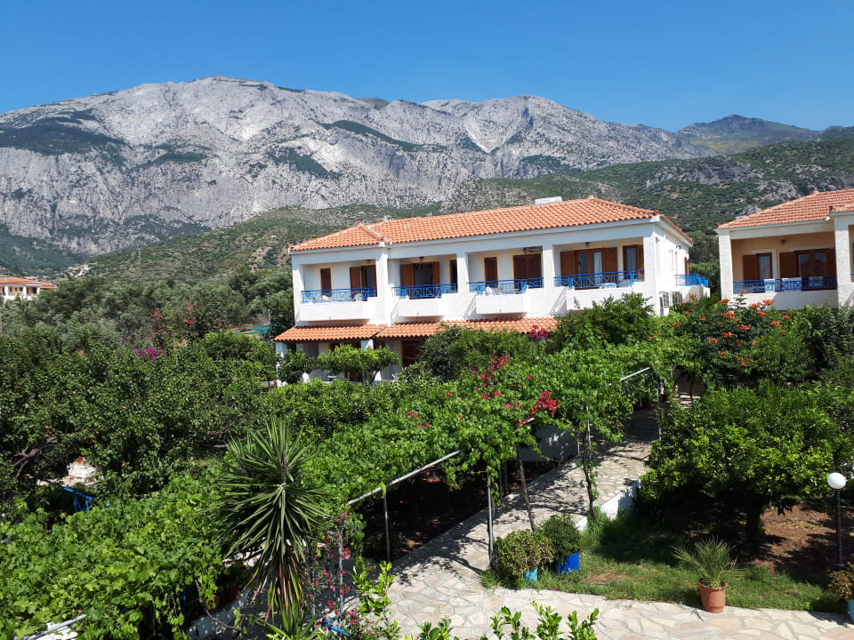 Gartenanlage Votsalakia Beach