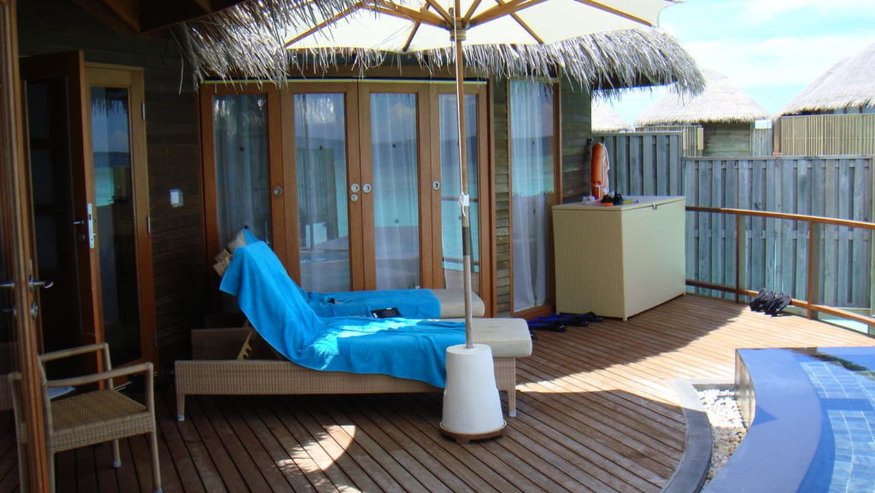 Terrasse der Wasservillen Constance Halaveli Maldives