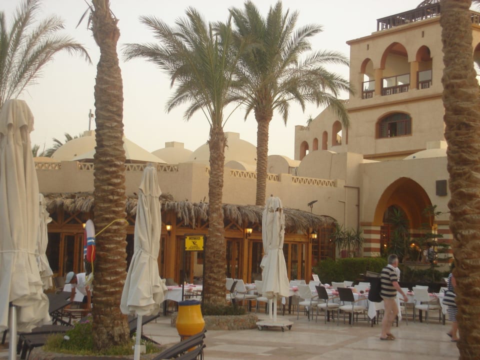 Hauptrestaurant aus Poolsicht! Buffetform! Iberotel Makadi Beach